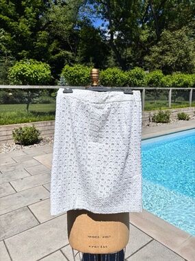 Banana Republic White Double-Lined Pencil Skirt Size 4